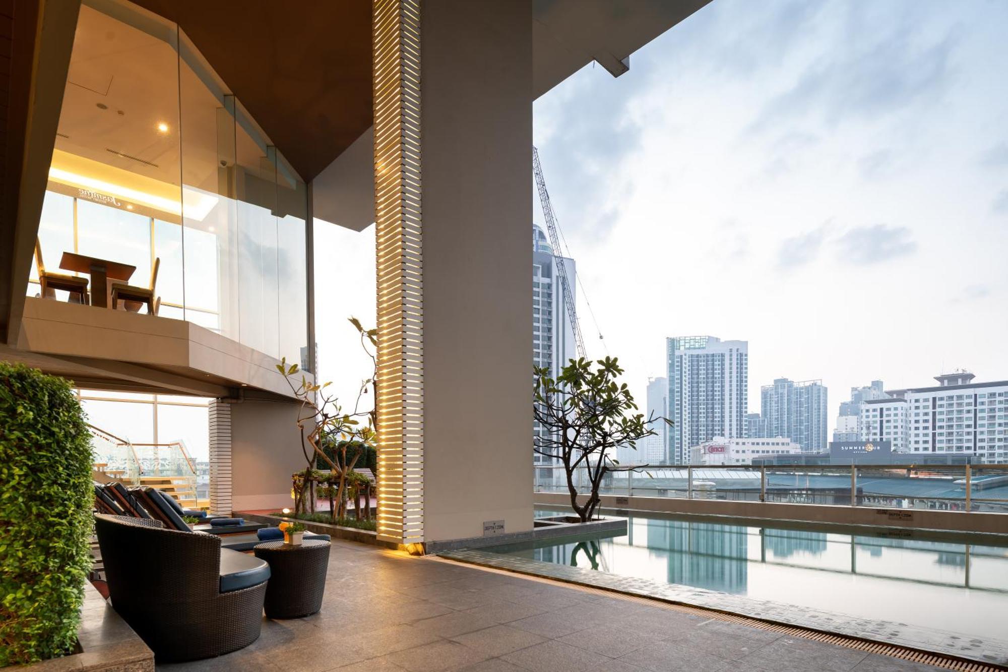Jasmine Resort Bangkok Exterior photo The pool at the 13th floor